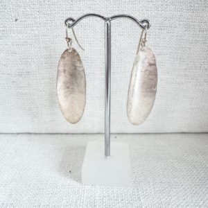 Syann van Niftrik: Curved Leaf Earrings