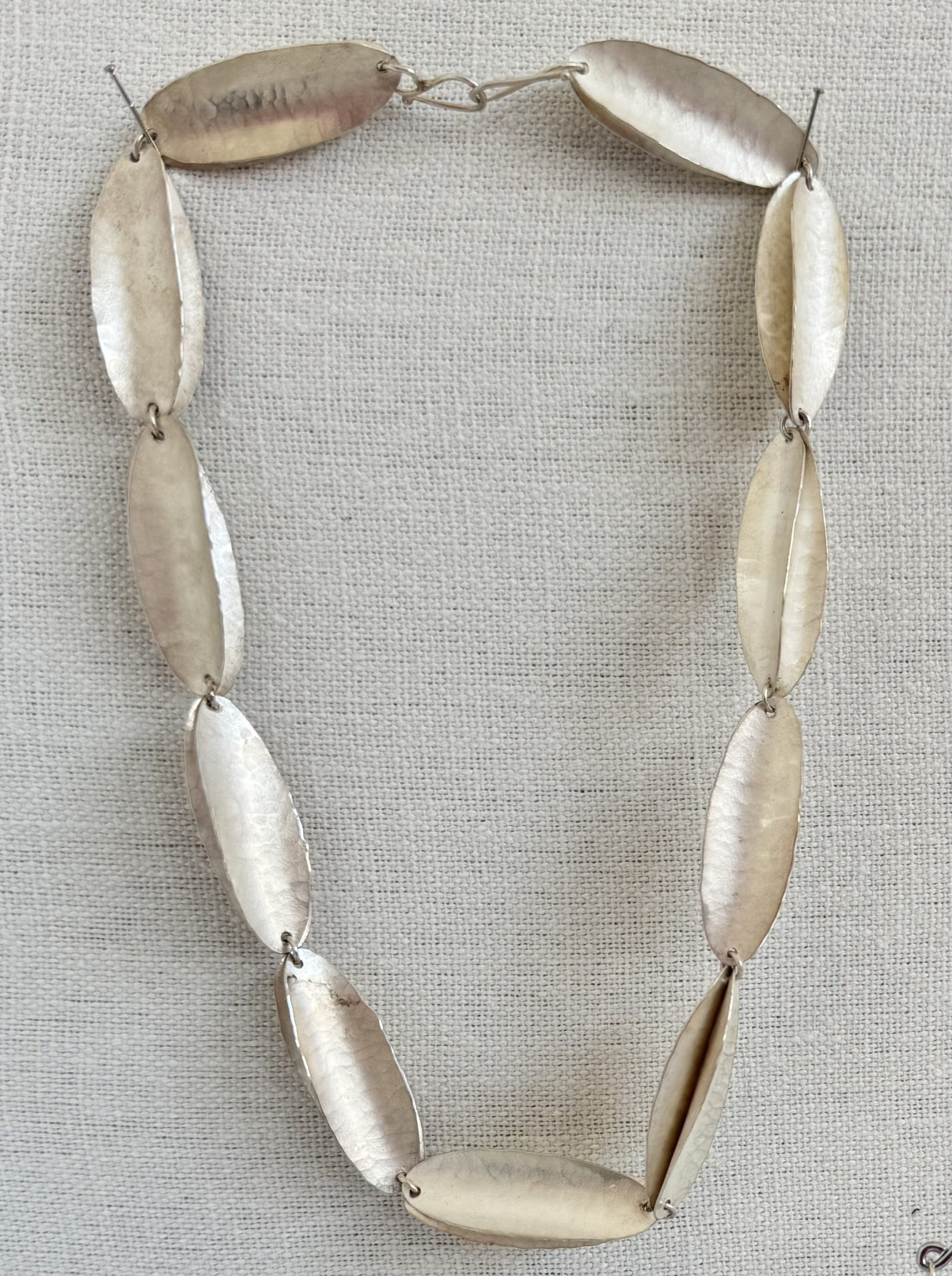 Syann van Niftrik: Double Leaf Necklace